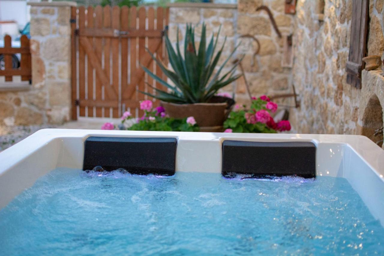Pamelas House With Jacuzzi Kíssamos Exteriér fotografie