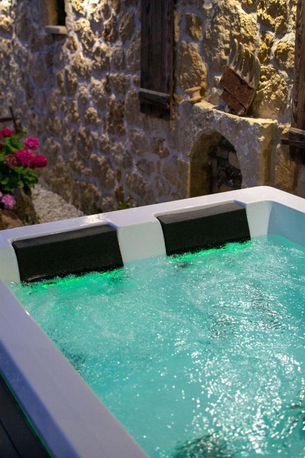 Pamelas House With Jacuzzi Kíssamos Exteriér fotografie