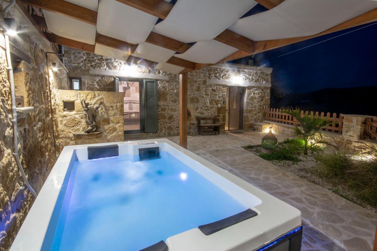 Pamelas House With Jacuzzi Kíssamos Exteriér fotografie